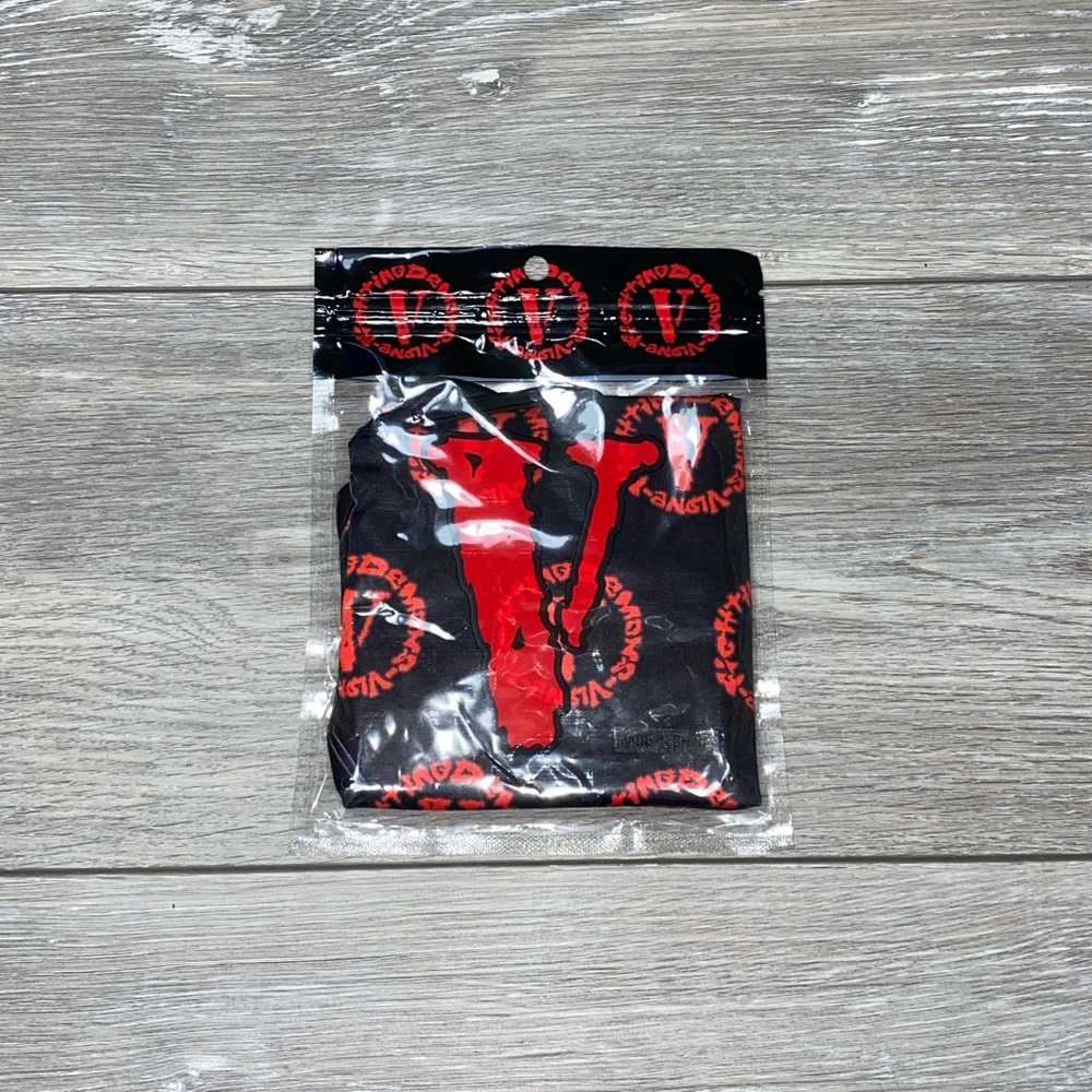 SOLD 
Vlone x Juice Wrld Face Mask /999 - Picture 3 of 4